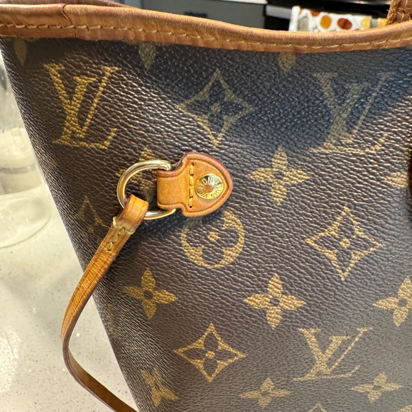 Louis Vuitton Neverfull MM Monogram Red Interior! - Picture 8 of 15